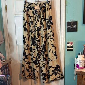 BloomChic Beige and Black Floral Trousers Size 14-16